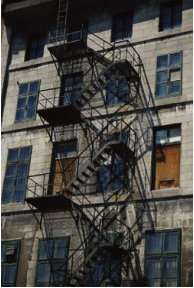  An outside staircase / Un
escalier extérieur 